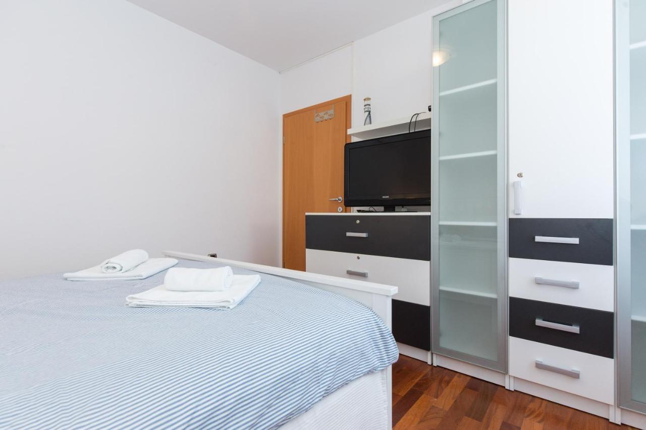 Apartment Rosmarino Baska  Bagian luar foto